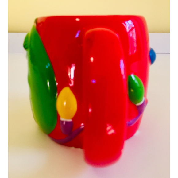 M&M Large Red Christmas Mug Galerie wrapped in Christmas lights 3D - Picture 4 of 7